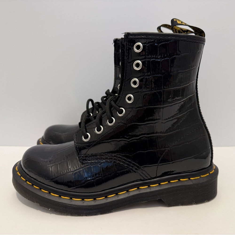Dr martens 1460 embossed patent